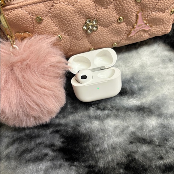 Apple White Earbud Headphones